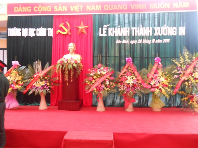 Le Khanh thanh Xuong in Truong Dai hoc Chinh tri